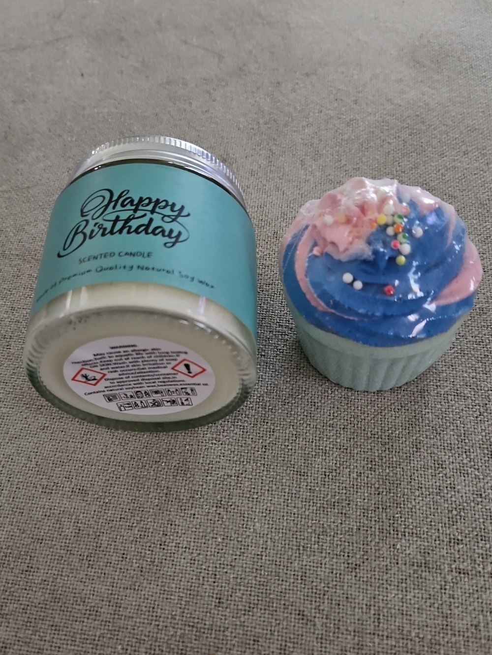 Scented Candle & Blue Cupcake Bath Bomb Set